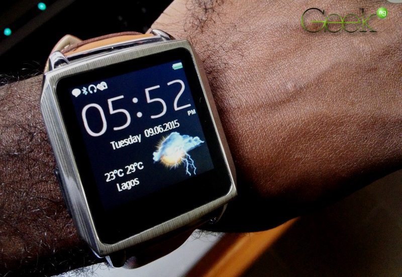 Sykla M1 smartwatch with weather info on homescreen