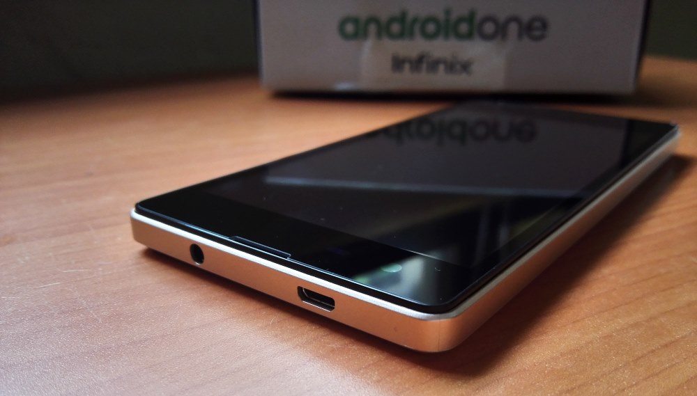 Infinix Hot 2 microUSB port and 3mm earphone jack located at the top of the device