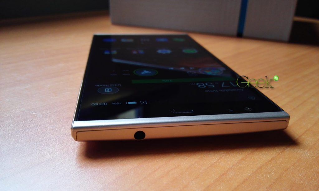 Tecno Phantom 5 top