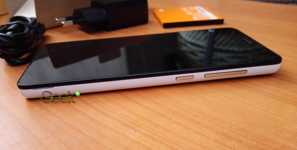 Xiaomi Redmi 2 right side