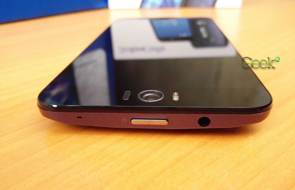 Asus Zenfone Selfie top