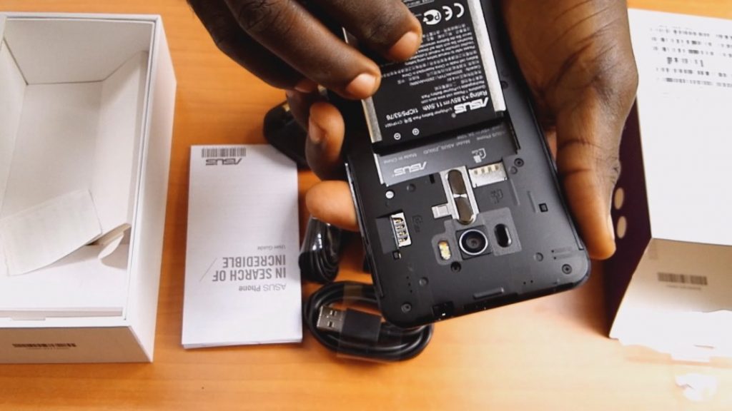 Asus Zenfone Selfie with battery removed