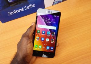 asus zenfone selfie display