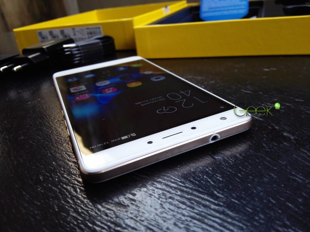 Tecno Boom J8 top