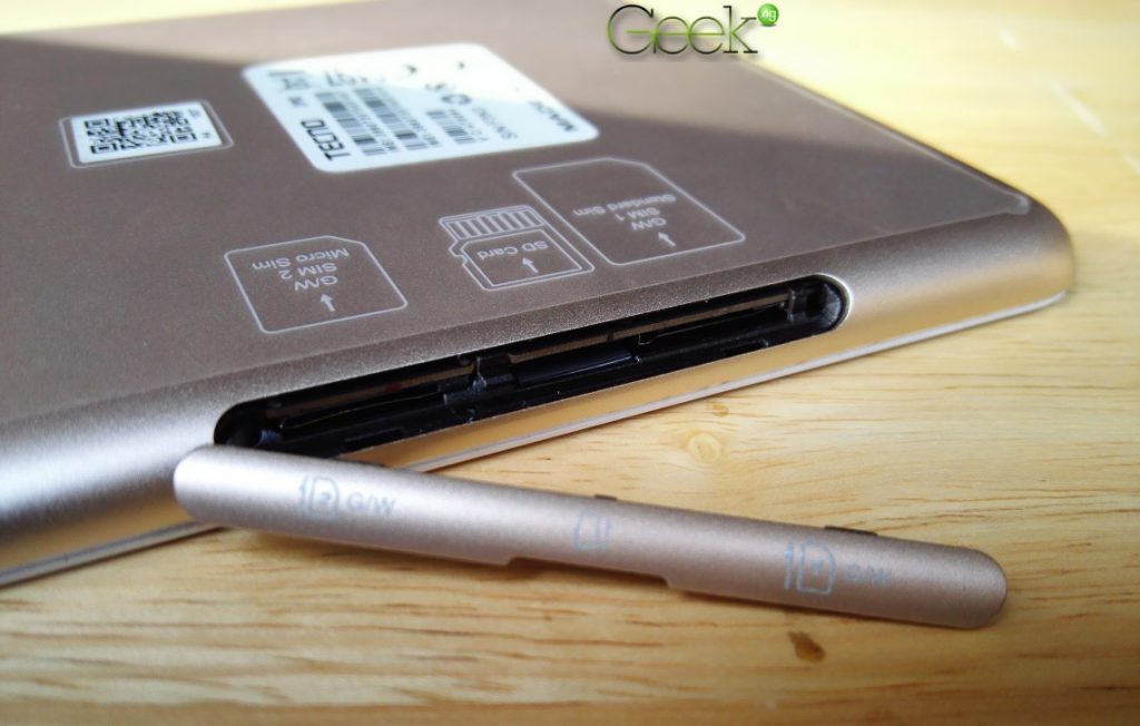 Tecno DroiPad 8D comes with tow SIM slots and a separate micro-SD card slot