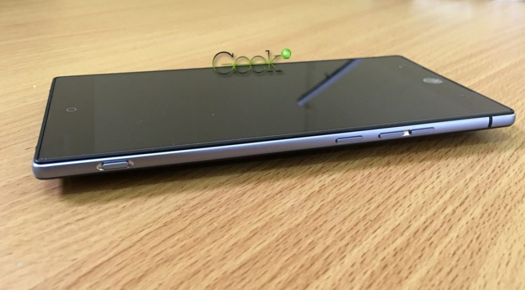 tecno camon c8 right side