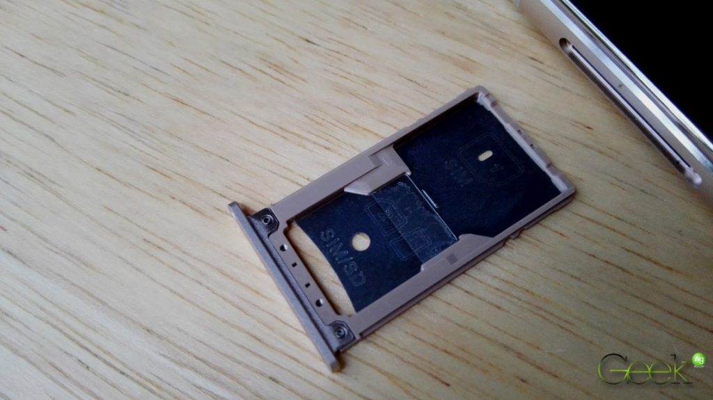 phantom-6-plus-sim-tray