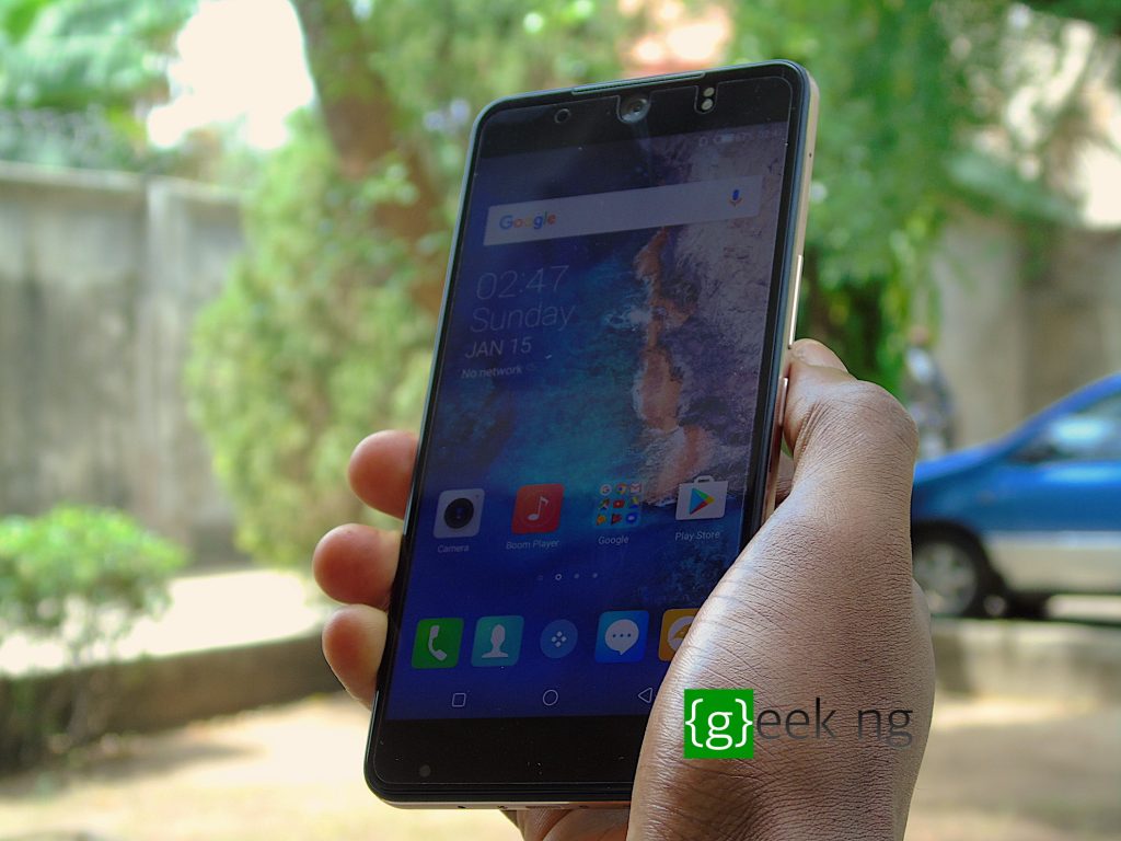 Tecno Camon CX - in hand