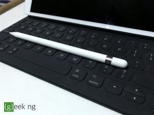 apple pencil on smart keyboard