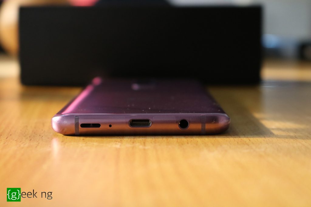 samsung galaxy s9+ bottom