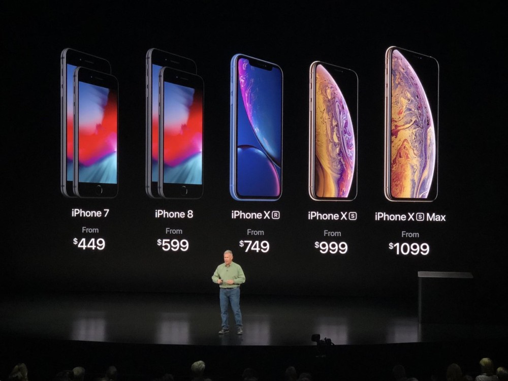 apple announces iphone xs price on stage