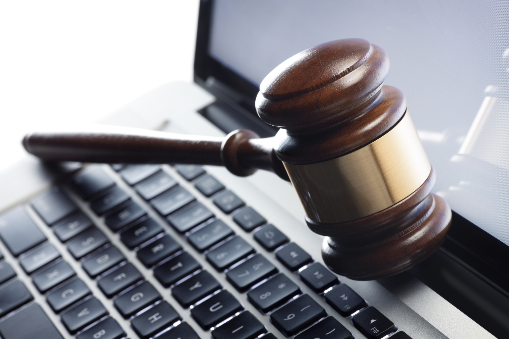 The Pros and Cons of the Relationship Between Technology and Law