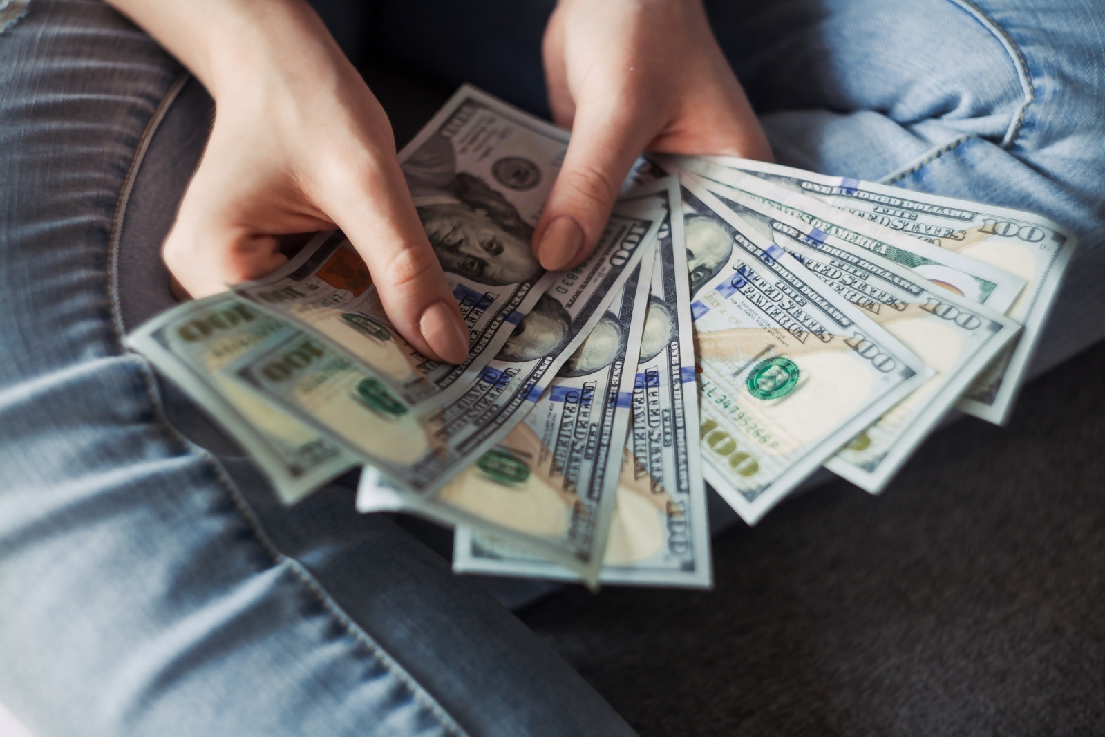 accounting-balance-bank-notes-2068975.jpg