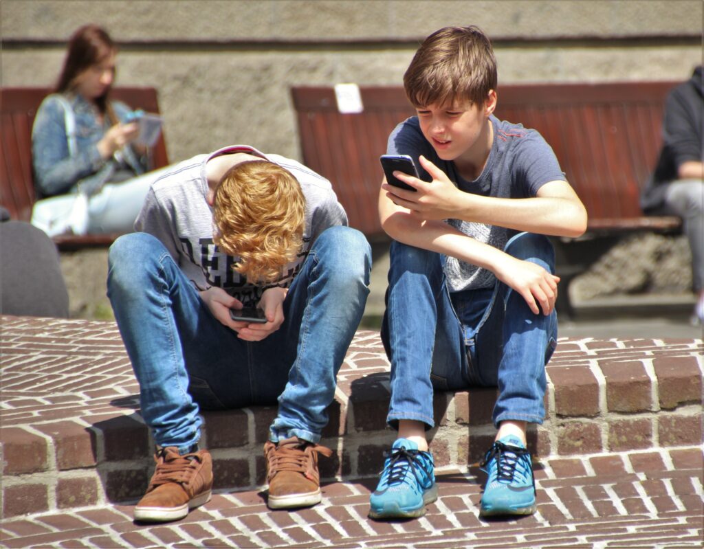 children on phone