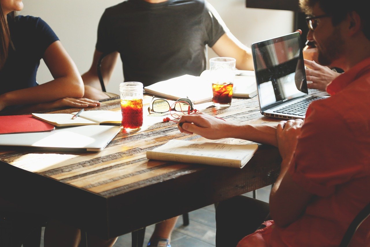 Reasons To Hire A Dedicated Development Team For Your Startup Project