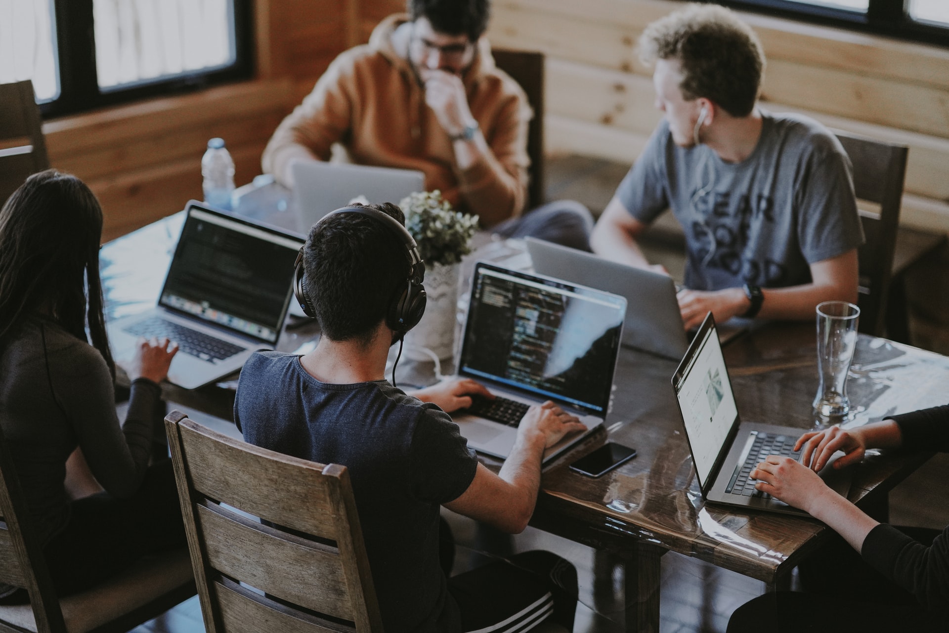 Project Management: What Happens in Retrospective Meetings?